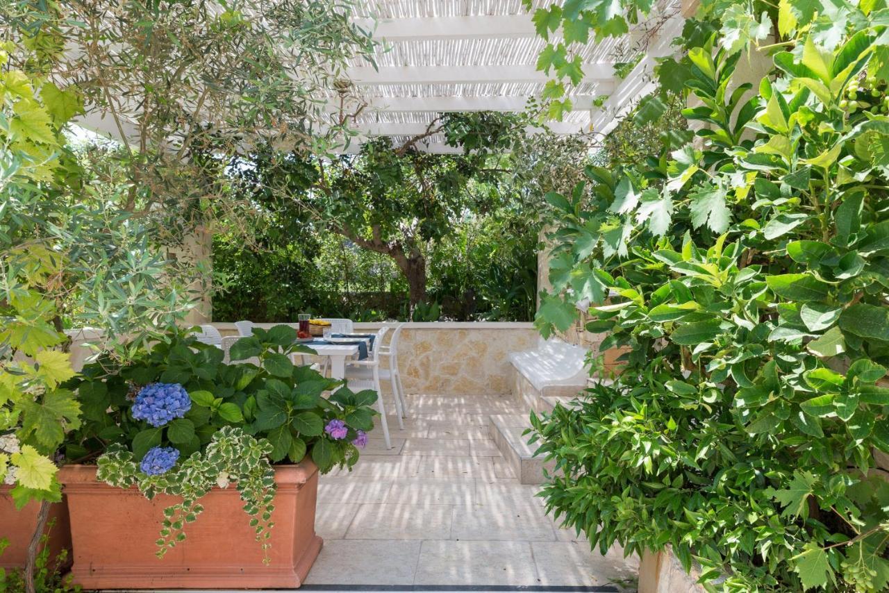 Appartamento Gardenia In Villa Mariella 奥斯图尼 外观 照片