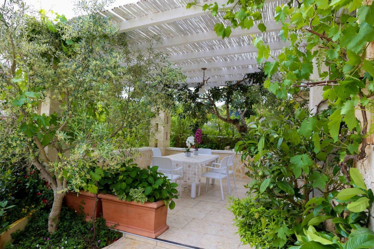 Appartamento Gardenia In Villa Mariella 奥斯图尼 外观 照片